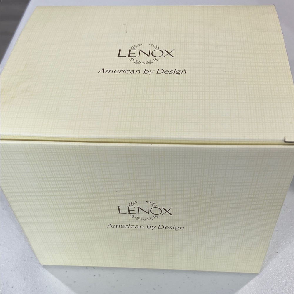 NIB Lenox Decorative Rose Beige and Gold Music Box
